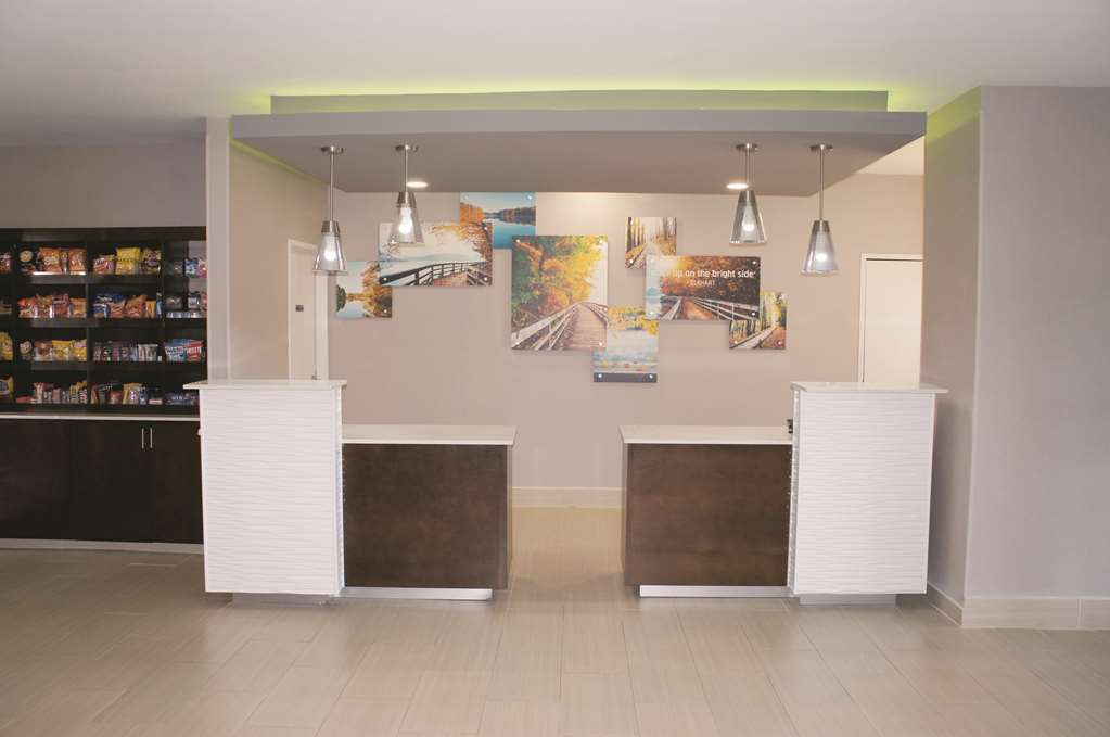 La Quinta Inn And Suites By Wyndham Elkhart Dalaman gambar