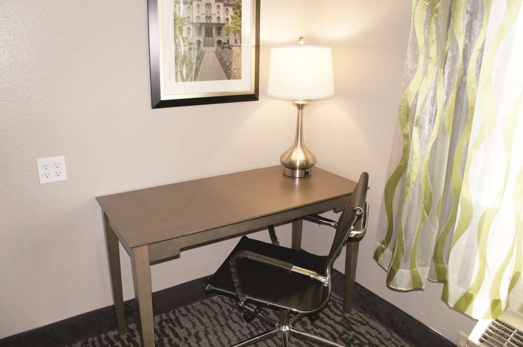 La Quinta Inn And Suites By Wyndham Elkhart Bilik gambar